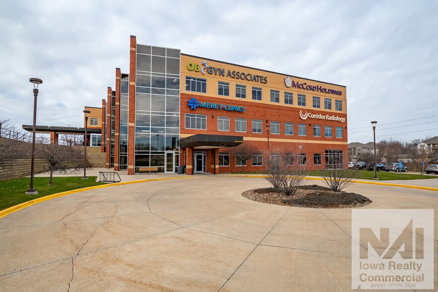 More Photos Of 2769 Heartland Dr, Coralville Office For Sale