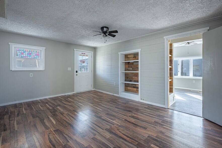 More Photos Of 2 N 2nd St, Fairborn Office For Sale