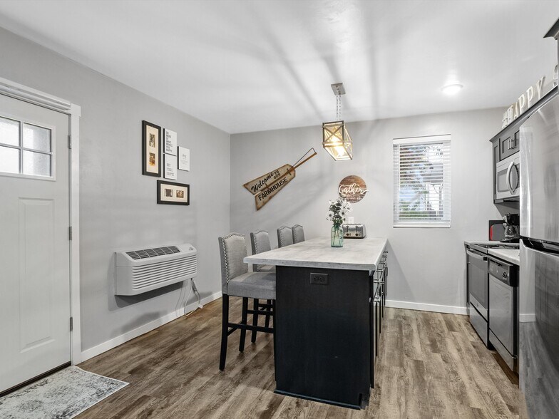 More Photos Of 201 Steele St, Algoma Hotel For Sale