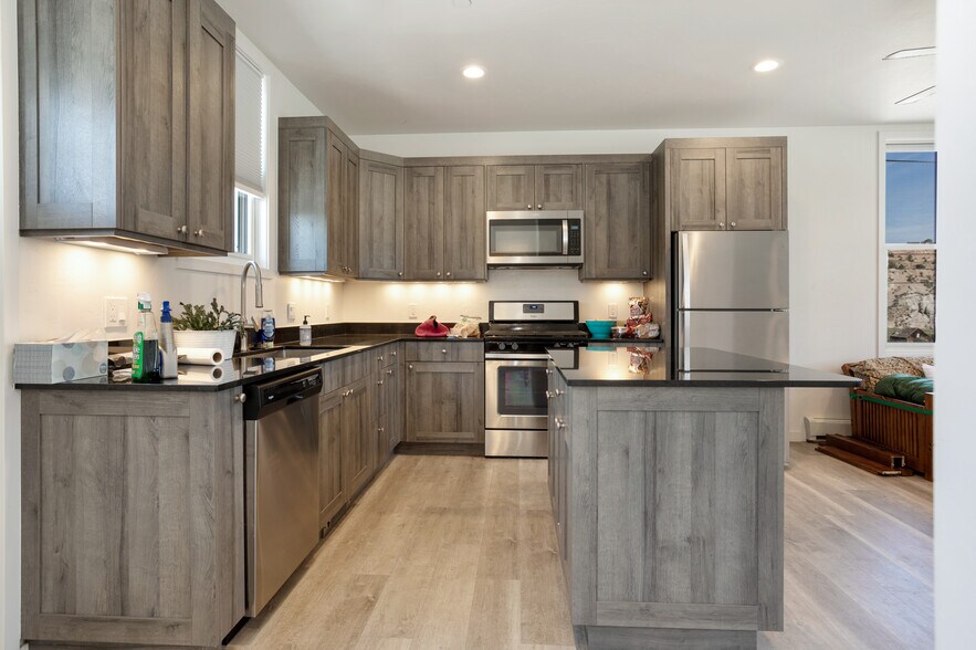 More Photos Of 105 Capitol St, Eagle Storefront Retail Residential For Sale