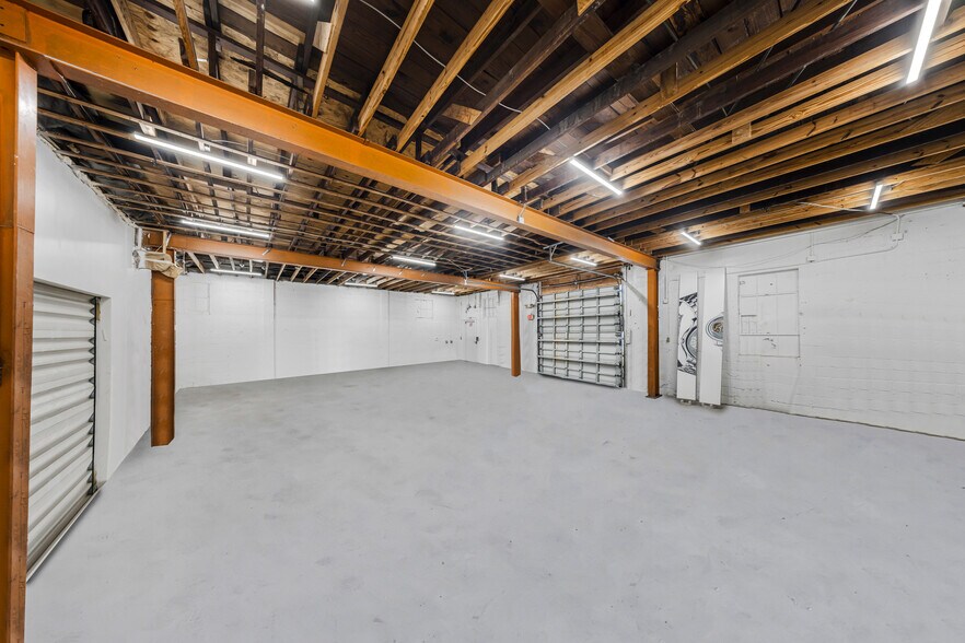 More Photos Of 2081 NW 7th Ave, Miami Warehouse For Sale