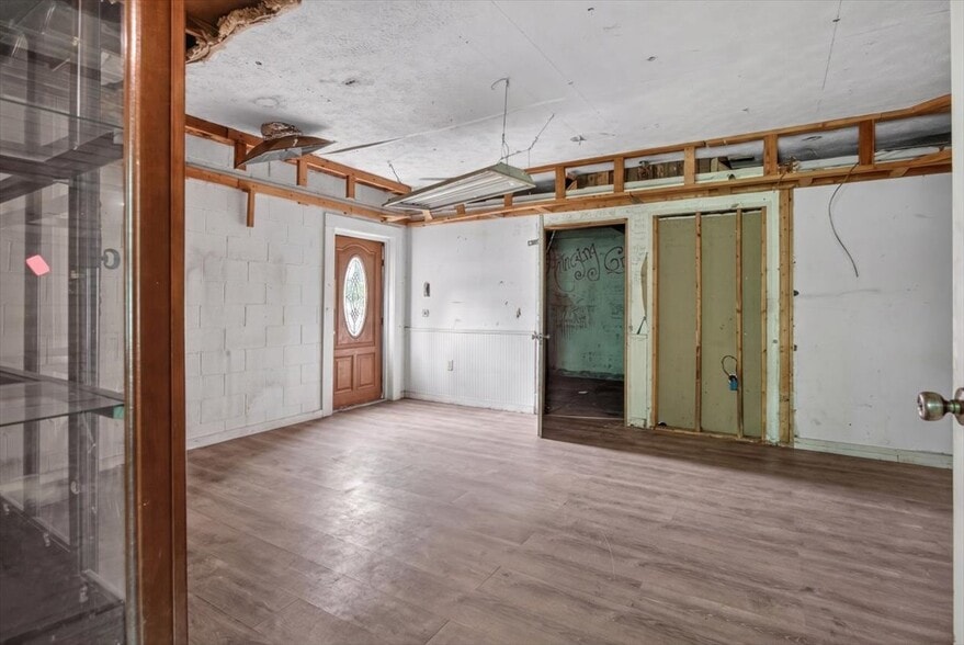 More Photos Of 79 Jones St, Jasper Warehouse For Sale