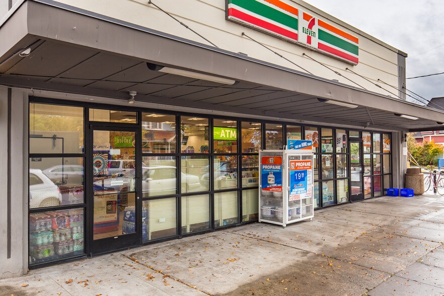 More Photos Of 1516 NE Killingsworth St, Portland Freestanding For Sale