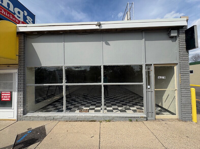 More Photos Of 16269-16279 E 11 Mile Rd, Roseville Restaurant For Lease