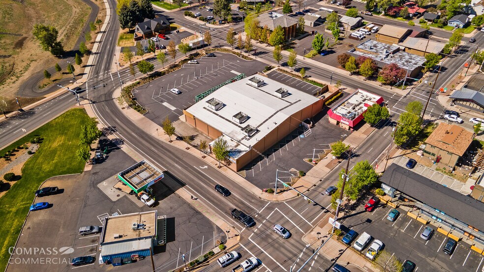 More Photos Of 732 SW 6th St, Redmond Freestanding For Lease