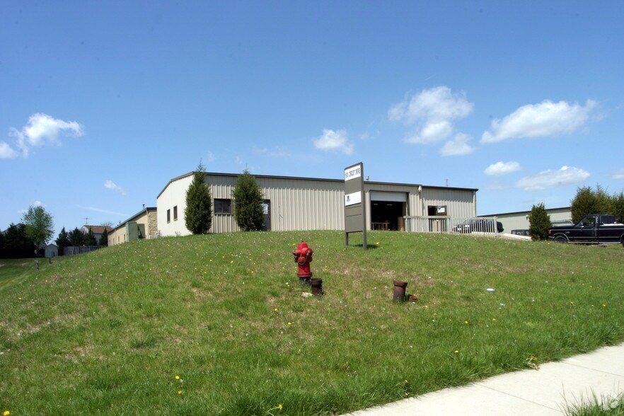 More Photos Of 1800 Circuit Dr, Round Lake Beach Warehouse For Lease