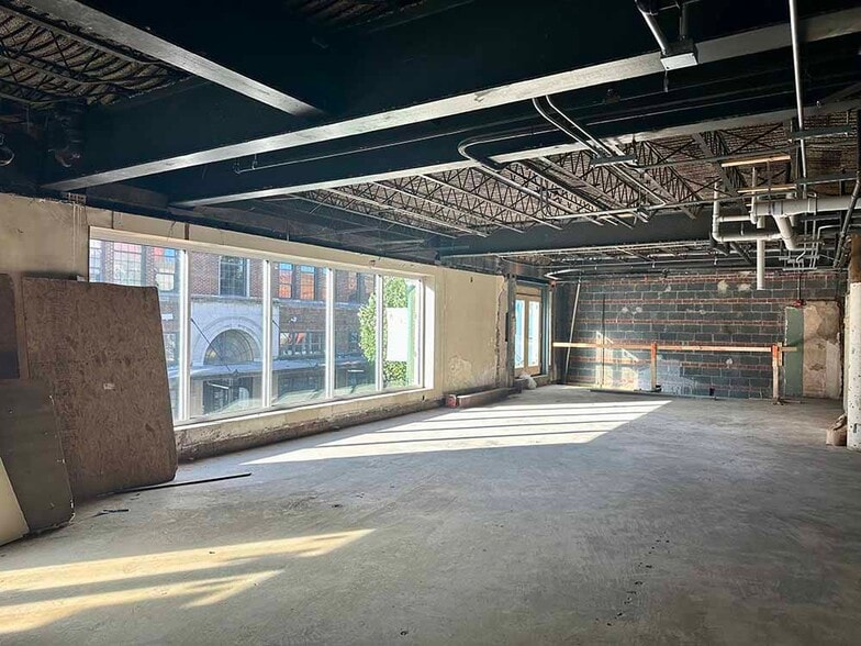 More Photos Of 309 E Main St, Johnson City Office For Sale