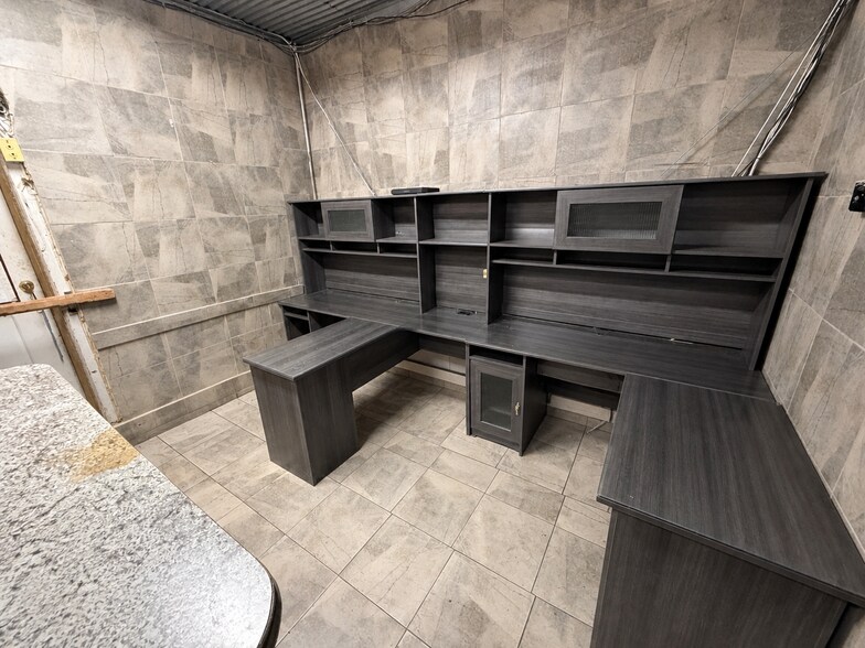 More Photos Of 508 S Broadway, Baltimore Storefront Retail Office For Lease