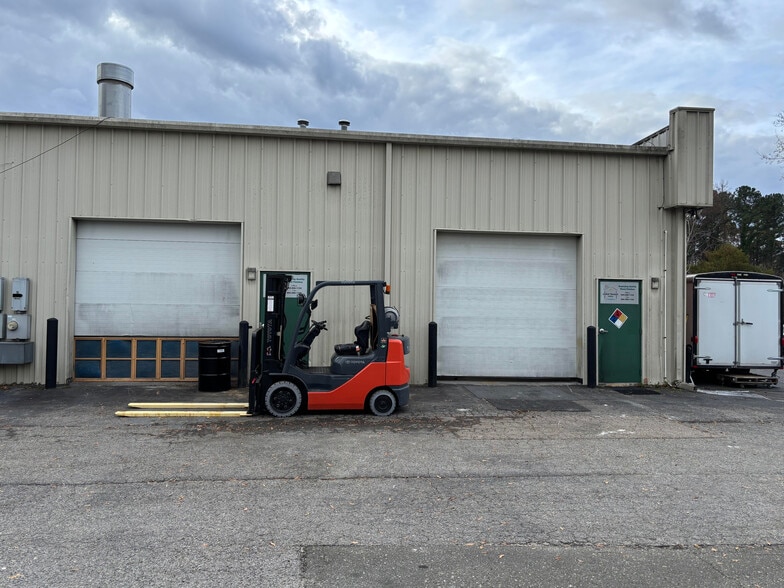 More Photos Of 4904 Alpinis Dr, Raleigh Flex For Lease