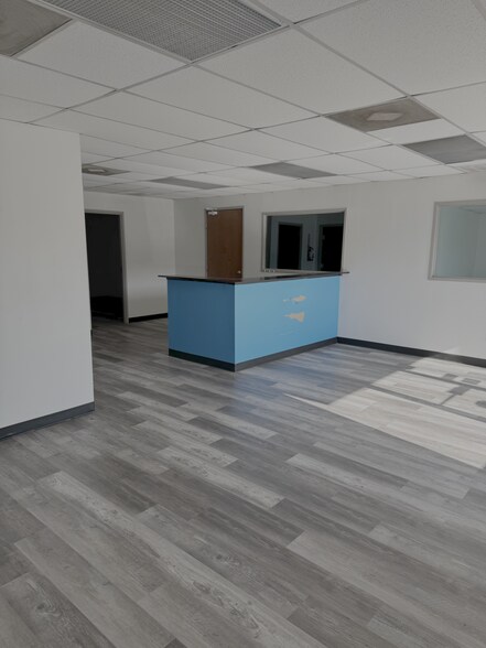 More Photos Of 2933 Alta Mere Dr, Fort Worth Auto Repair For Lease