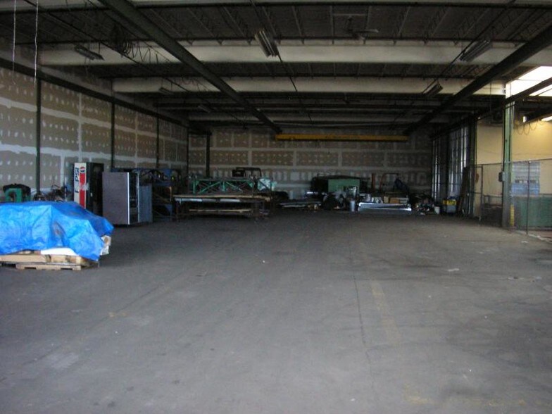 More Photos Of 90 Newark Pompton Tpke, Wayne Manufacturing For Lease