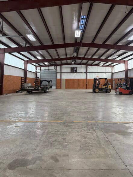 More Photos Of 9435 Saint Vincent Ave, Shreveport Distribution For Lease