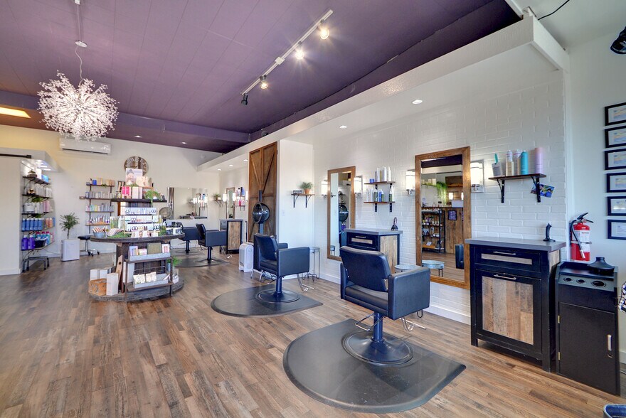 More Photos Of 1415 Pioneer Hwy, Silvana General Retail For Sale