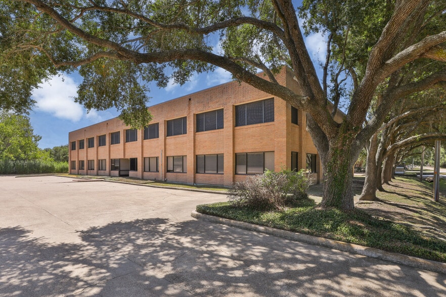 More Photos Of 3828 Hughes Ct, Dickinson Medical For Lease