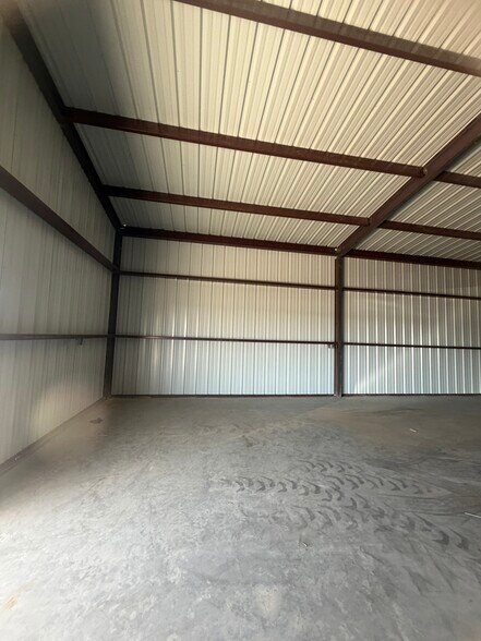 More Photos Of 506 S Access Rd, Clyde Flex For Lease