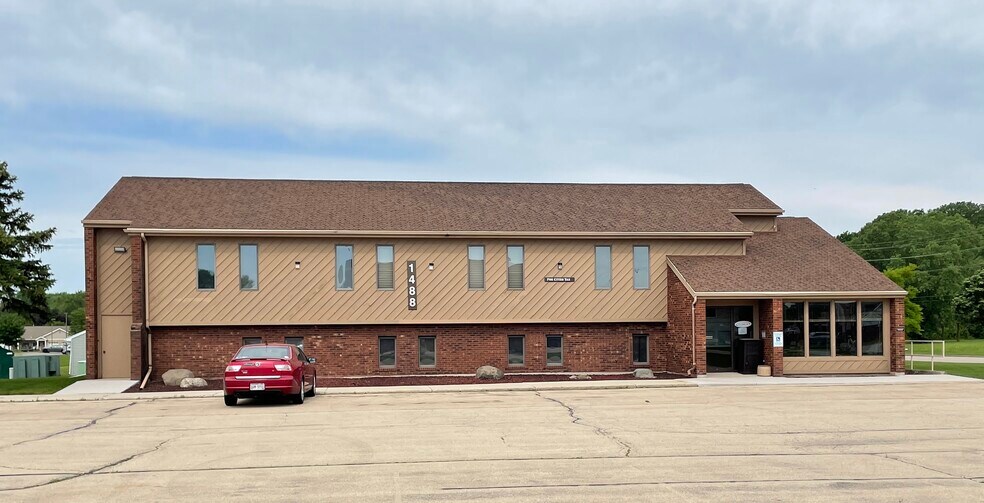 More Photos Of 1488 Kenwood Dr, Menasha Office For Lease