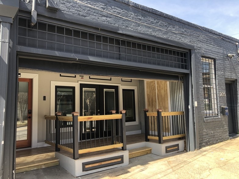 More Photos Of 235 Walker St, Atlanta Research And Development For Lease