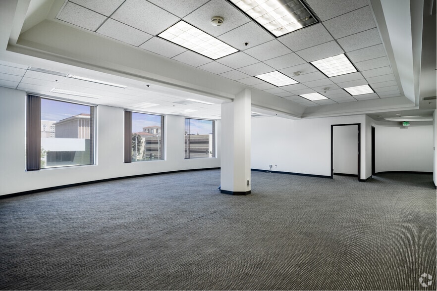 More Photos Of 215 N Marengo Ave, Pasadena Office For Sale