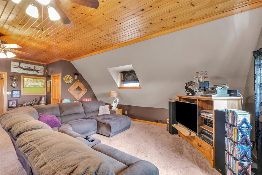 More Photos Of 1356 County Road 2900 N, Rantoul Specialty For Sale