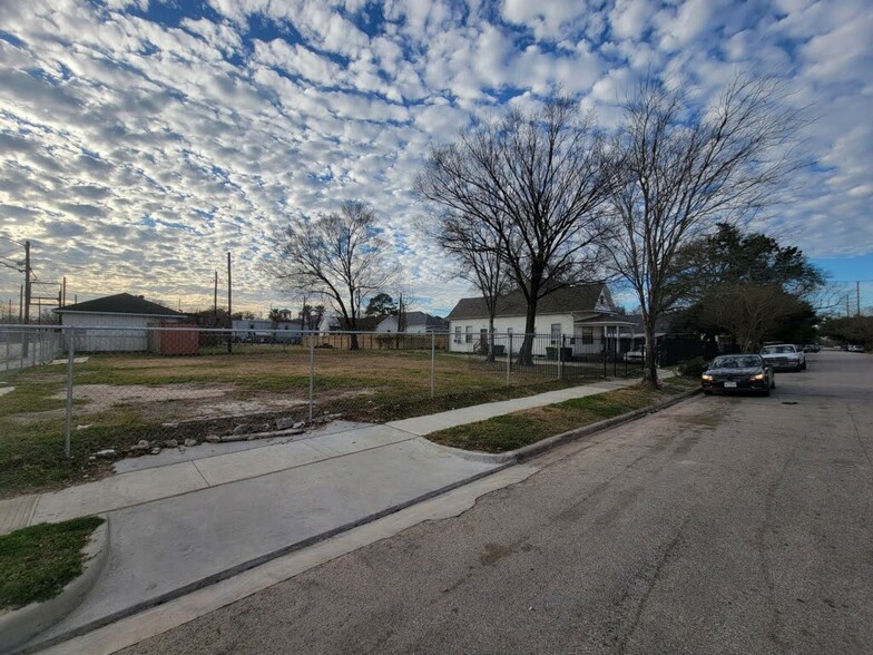 Primary Photo Of 1905 Chapman St, Houston Apartments For Lease