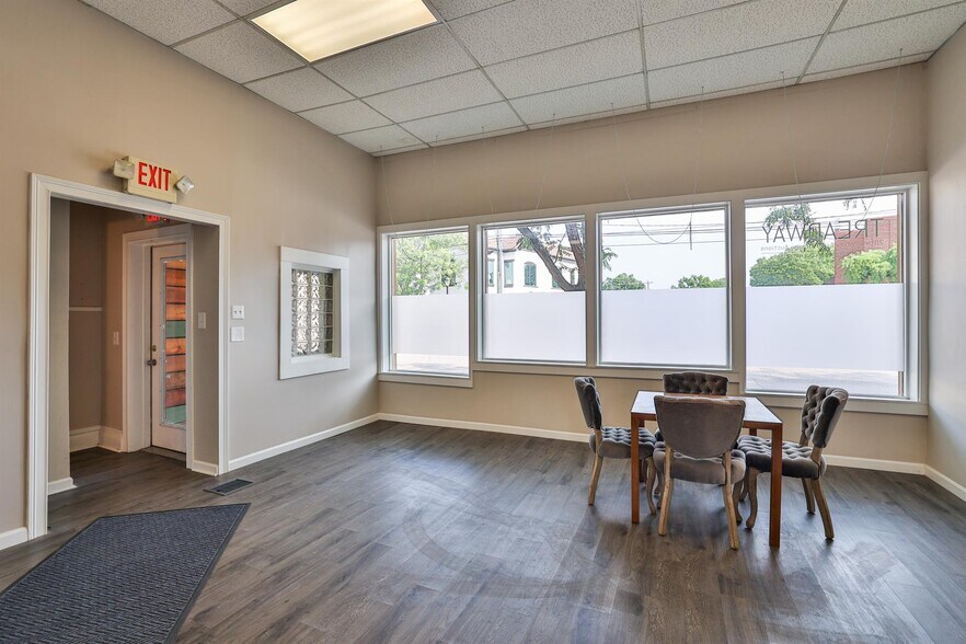 More Photos Of 2007 Madison Rd, Cincinnati Storefront For Sale