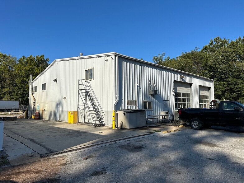 More Photos Of 8271 Brock Bridge Rd, Laurel Warehouse For Lease