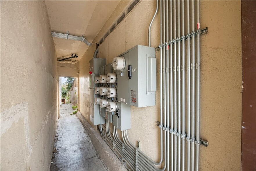 More Photos Of 3719 Emerson St, Oakland Apartments For Sale