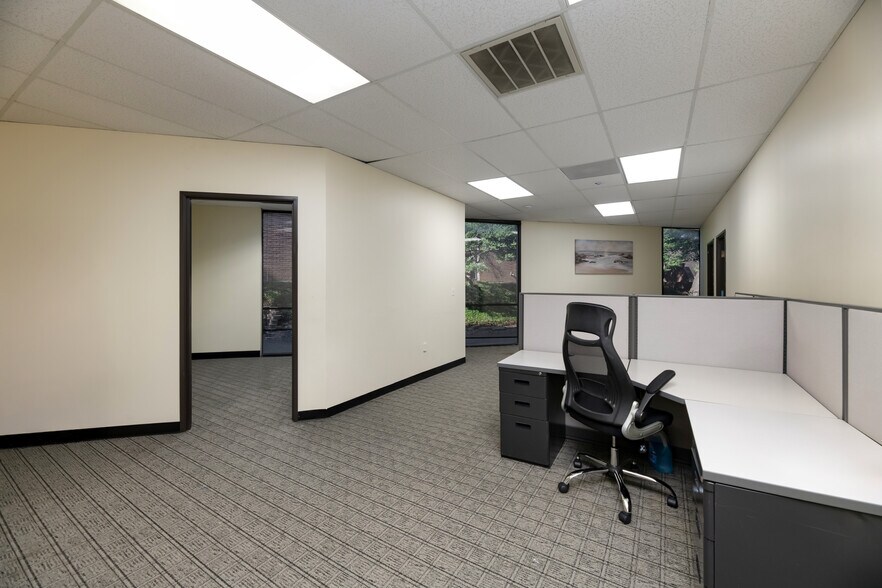 More Photos Of 1610 Corporate Ct, Irving Office For Lease