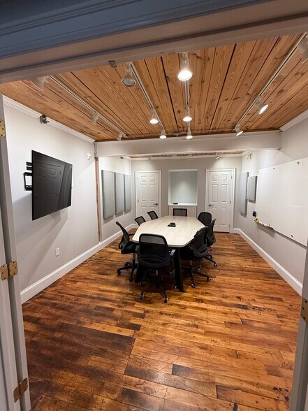 More Photos Of 1300 S Mint St, Charlotte Office For Lease