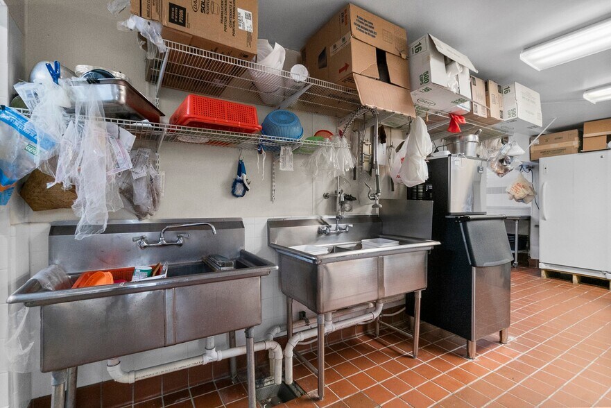 More Photos Of 1400 N Frazier St, Conroe Restaurant For Sale