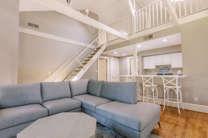 More Photos Of 300 Madison Pl, Lexington Apartments For Sale