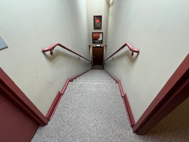 More Photos Of 707 Ridgeview Dr, McHenry Flex For Sale