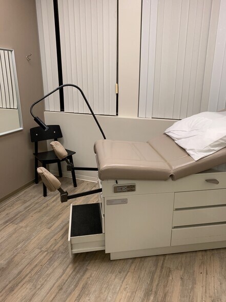 More Photos Of 640 S San Vicente Blvd, Los Angeles Medical For Lease