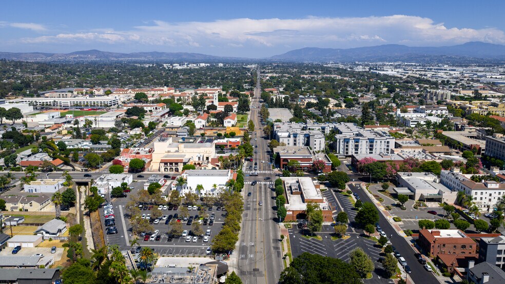 More Photos Of 444 N Harbor Blvd, Fullerton Storefront For Lease