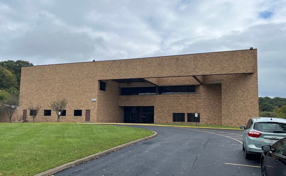 Primary Photo Of 3200 Kanawha Tpke, South Charleston Office For Lease
