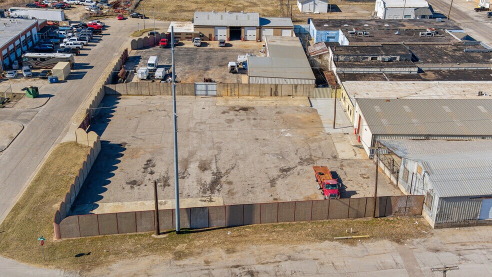 More Photos Of 908 SW 5th St, Oklahoma City Warehouse For Lease