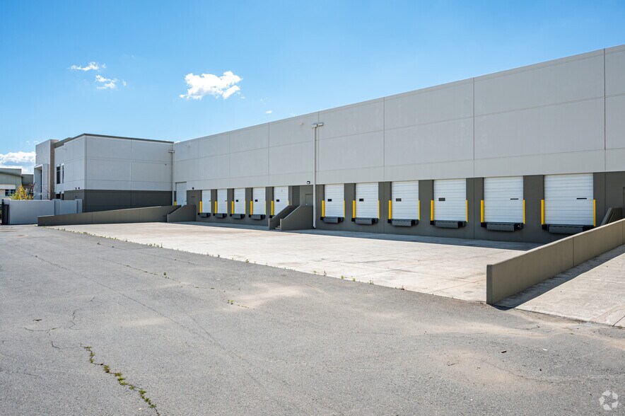 More Photos Of 1020 Mildred St, Ontario Distribution For Sale