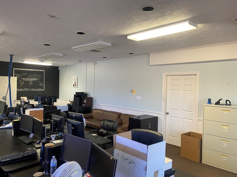 More Photos Of 6703 Katy-Brookshire Rd, Katy Office For Sale