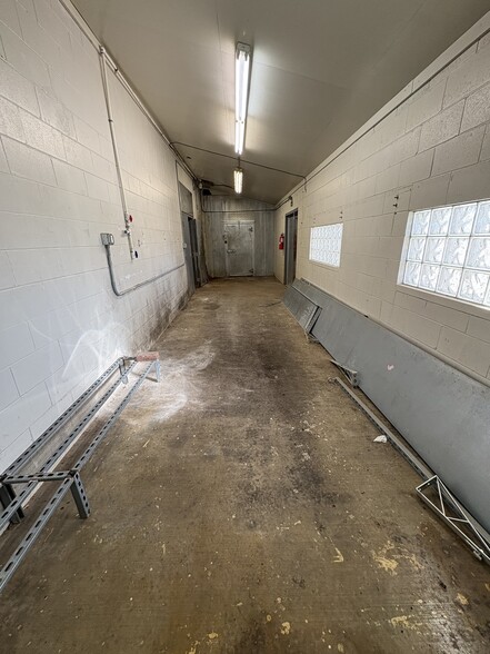 More Photos Of 810 Deal St, Highland Industrial For Sale