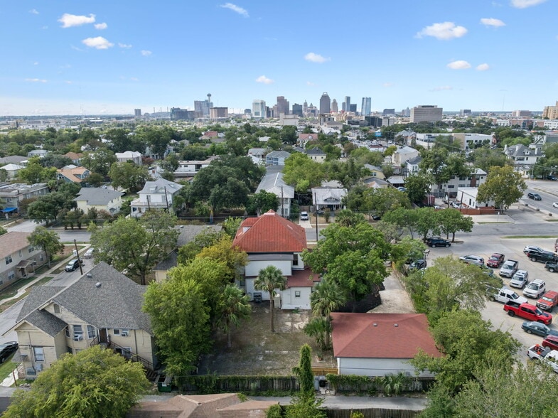 More Photos Of 321 E Dewey Pl, San Antonio Office For Sale