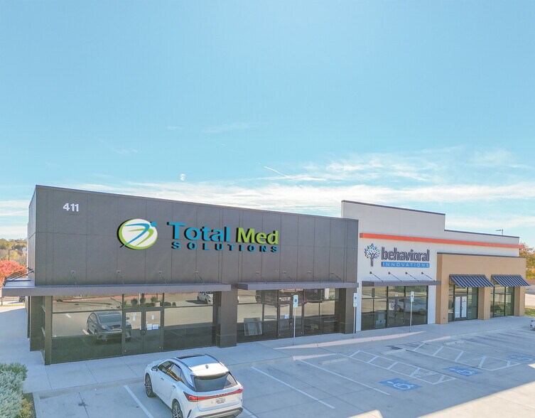 More Photos Of 401-411 Alta Mere Dr, Fort Worth Storefront For Sale