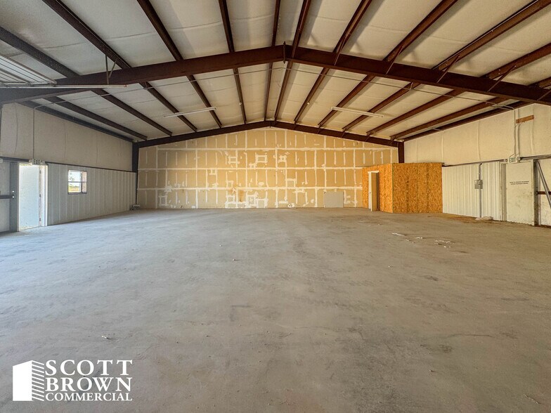 More Photos Of 900 Utility Rd, Sanger Unknown For Lease