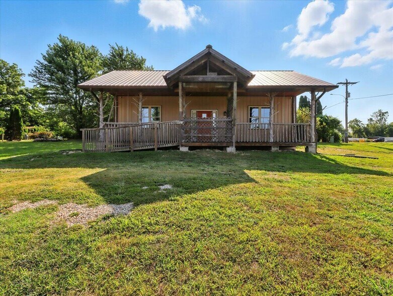 Primary Photo Of 401 N Busch Ave, Mountain Grove Loft Creative Space For Sale