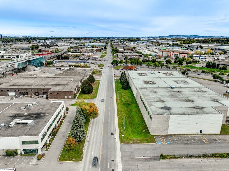 More Photos Of 20 Boul Hymus, Pointe-claire Warehouse For Lease