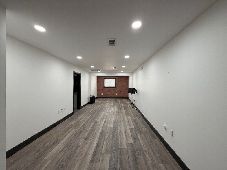 More Photos Of 6401 N Golder Ave, Odessa Warehouse For Lease