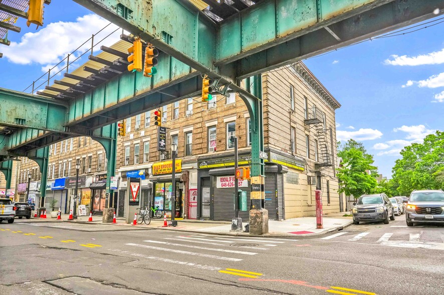 More Photos Of 10617 Jamaica Ave, Richmond Hill General Retail For Sale