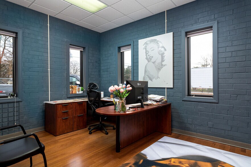 More Photos Of 1330 Potts Ave, High Point Warehouse For Sale