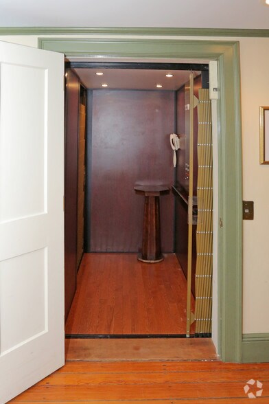 More Photos Of 12 Glenwood Rd, Roslyn Specialty For Sale