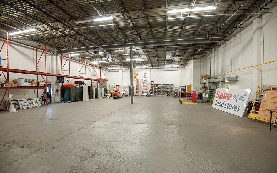 More Photos Of 400 Mack Dr, Croydon Flex For Lease