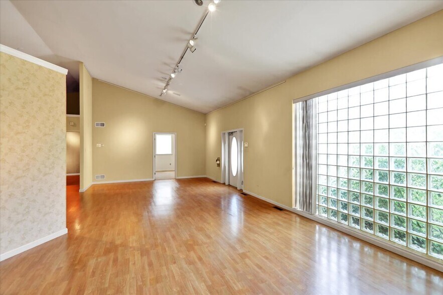 More Photos Of 5 Old Wernersville Rd, Sinking Spring Freestanding For Lease